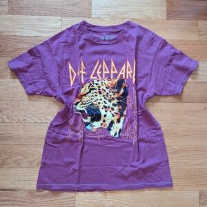 Urban outfitters Pink def Leppard bank tshirt